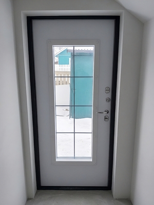 Дверь с остеклением Дверь с остеклением