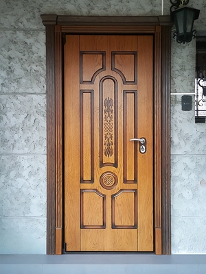 Термодверь с капителями